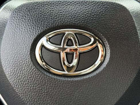 Used 2022 Toyota RAV4 XLE Premium image 25