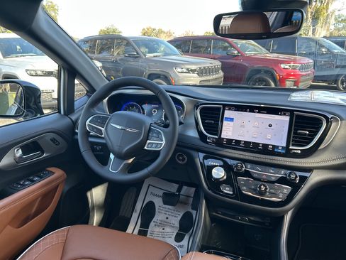 New 2026 Chrysler Pacifica Pinnacle image 48