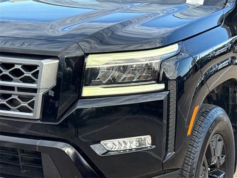 Used 2023 Nissan Frontier SV w/ Midnight Edition Package image 5