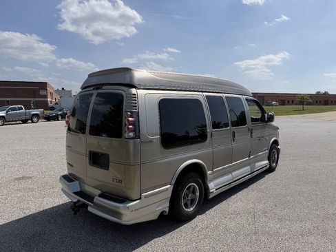 Used 2002 GMC Savana 1500 w/ SLE Marketing Option Pkg 3 RWD image 3