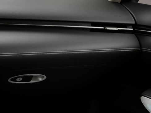 Used 2026 Genesis GV70 2.5T Advanced image 25