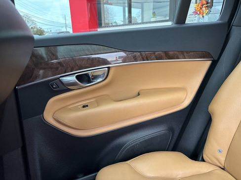 Used 2016 Volvo XC90 T6 Momentum image 46