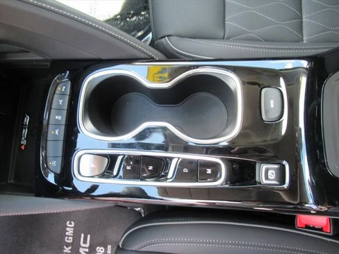 Used 2023 Buick Envision Avenir FWD image 18