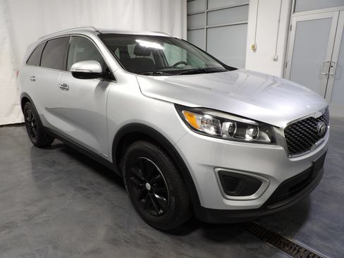 Used 2018 Kia Sorento LX w/ LX V6 Convenience Package AWD/4WD image 2