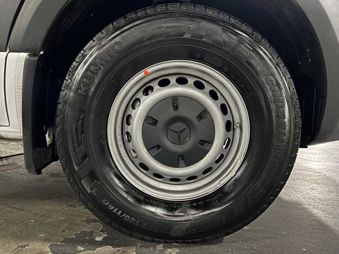 Used 2025 Mercedes-Benz Sprinter 2500 image 9