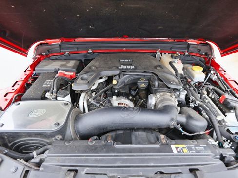 Used 2018 Jeep Wrangler Unlimited Sahara image 36