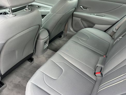 Certified 2025 Hyundai Elantra Sport image 15