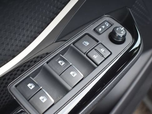 Used 2019 Toyota C-HR XLE FWD image 18