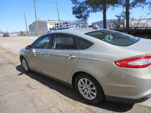 Used 2016 Ford Fusion S image 5