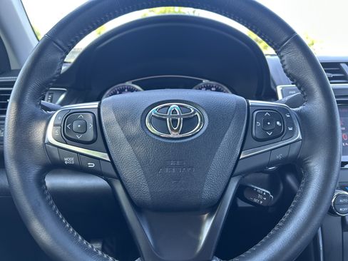 Used 2016 Toyota Camry XLE w/ Moonroof Package FWD image 17