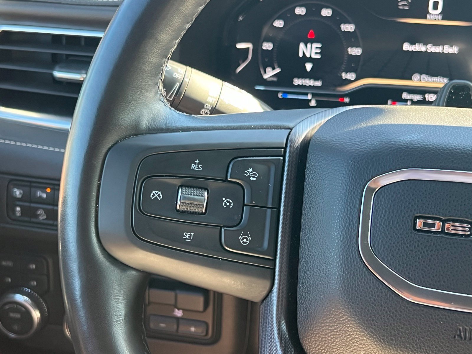 Used 2023 GMC Yukon Denali Ultimate AWD/4WD image 31