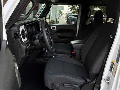 Used 2025 Jeep Wrangler Unlimited Sport AWD/4WD image 10