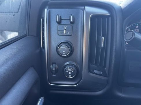 Used 2018 Chevrolet Silverado 1500 LT w/ All Star Edition image 27