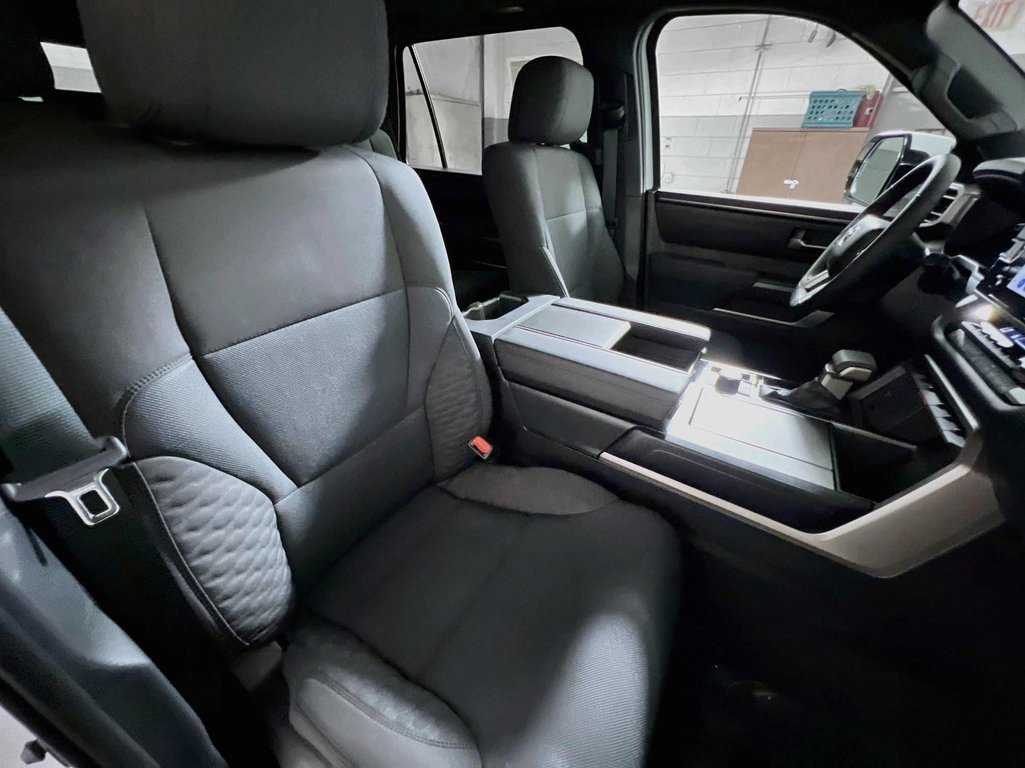 Used 2025 Toyota Sequoia SR5 AWD/4WD image 31