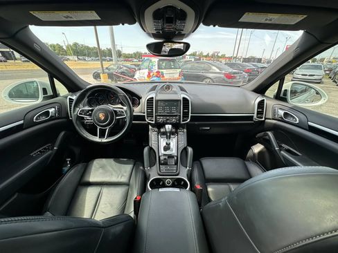 Used 2016 Porsche Cayenne AWD/4WD image 11