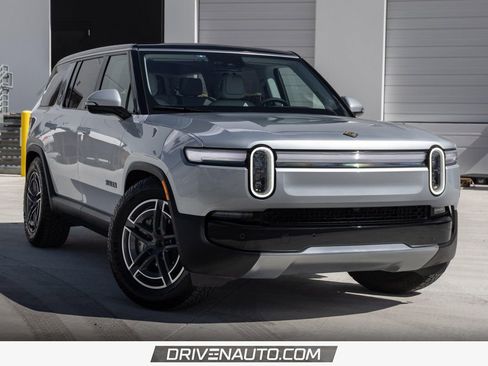 Used 2025 Rivian R1S Adventure image 2