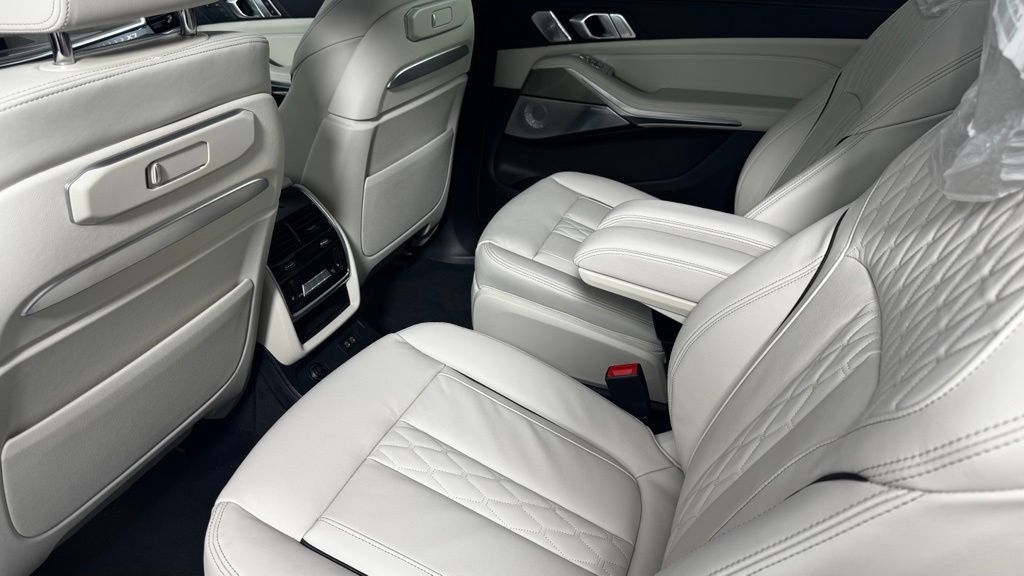 New 2026 BMW ALPINA XB7 AWD/4WD image 16