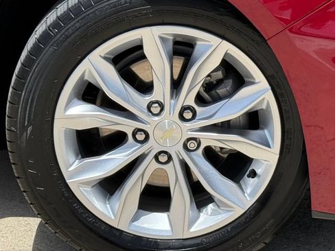 Used 2020 Chevrolet Malibu LT FWD image 2
