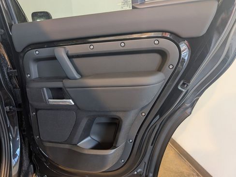 New 2026 Land Rover Defender 130 X-Dynamic SE image 27