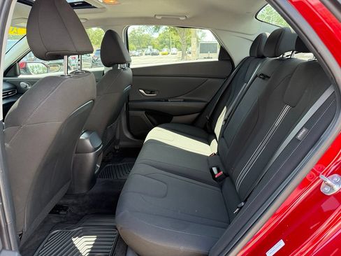 Used 2025 Hyundai Elantra SEL FWD image 18
