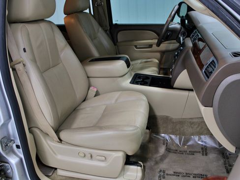 Used 2010 GMC Yukon SLT w/ SLT-2 Equipment Package AWD/4WD image 20