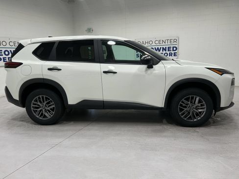 Used 2023 Nissan Rogue S AWD/4WD image 9