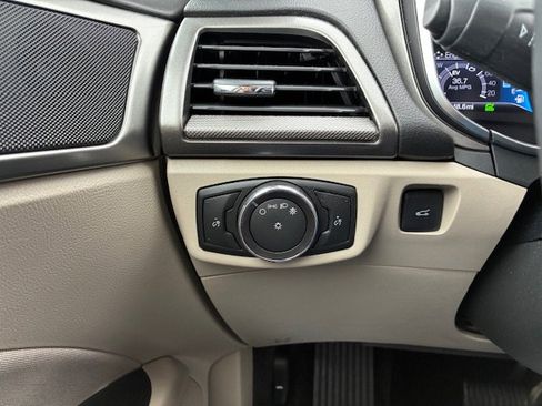 Used 2018 Ford Fusion SE FWD image 21