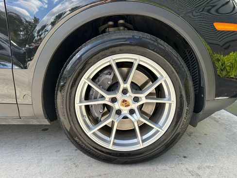 Used 2024 Porsche Cayenne image 40