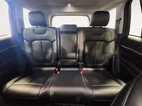 Used 2023 Jeep Grand Cherokee Limited image 13