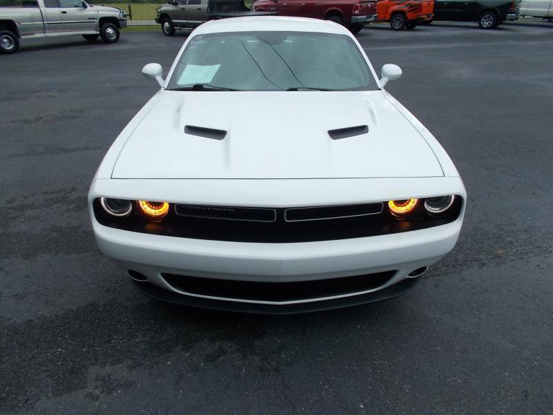 Used 2019 Dodge Challenger SXT RWD image 9