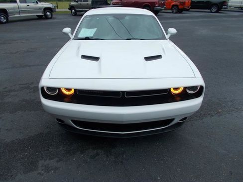 Used 2019 Dodge Challenger SXT RWD image 9