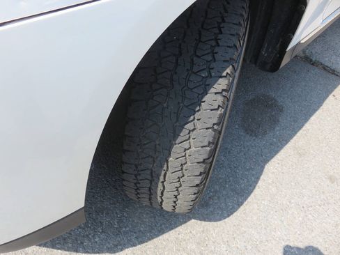 Used 2013 Toyota Highlander SE AWD/4WD image 30