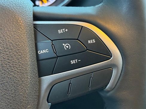 Used 2018 Jeep Grand Cherokee Limited image 16