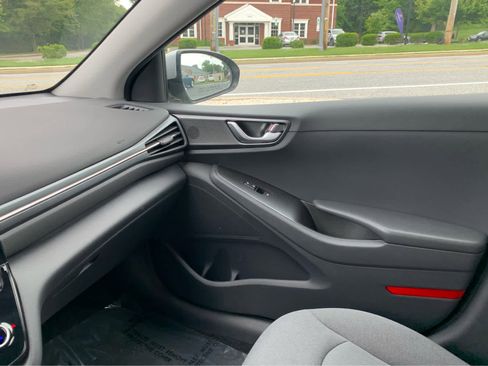 Used 2021 Hyundai Ioniq SEL FWD image 22
