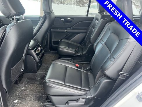 Used 2022 Lincoln Aviator AWD w/ Premium Package image 18