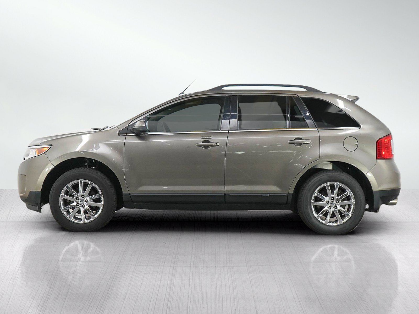 Used 2014 Ford Edge Limited FWD image 2