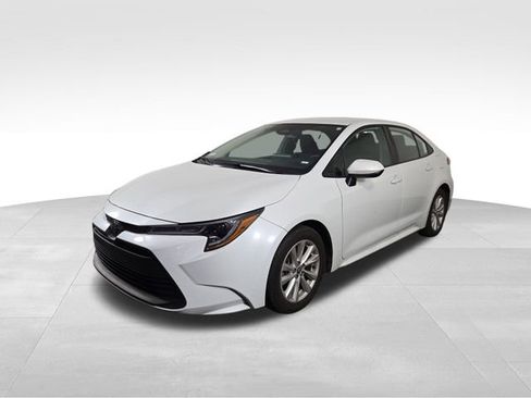 Used 2024 Toyota Corolla LE w/ LE Convenience Package image 2