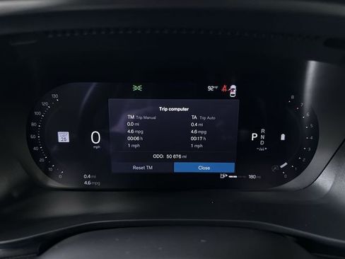 Used 2024 Volvo XC40 B5 Plus AWD/4WD image 12