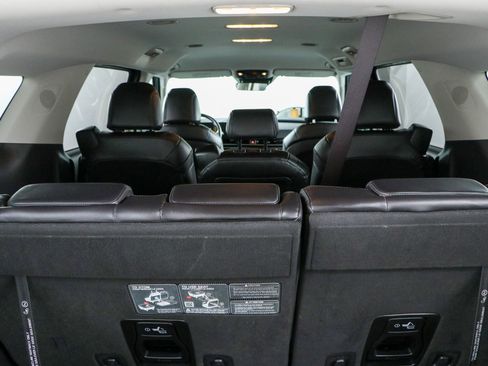 Used 2025 Kia Carnival FWD image 31
