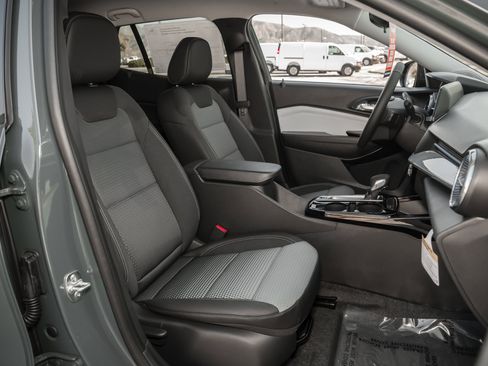 New 2026 Chevrolet Trax LT w/ Driver Confidence Package image 34