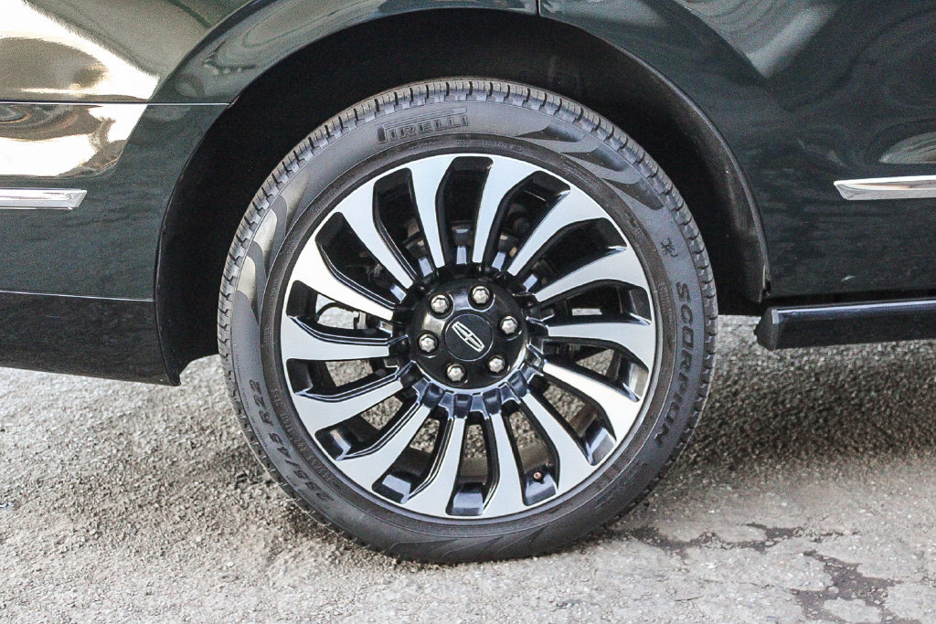Used 2024 Lincoln Navigator Black Label AWD/4WD image 12