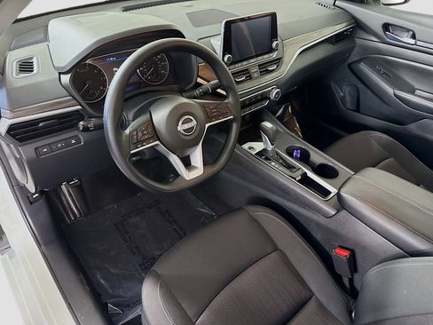 Used 2025 Nissan Altima 2.5 SV image 23