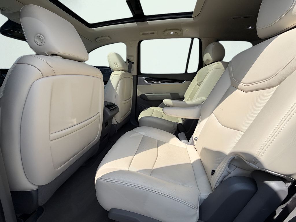 Used 2020 Cadillac XT6 Premium Luxury FWD image 18