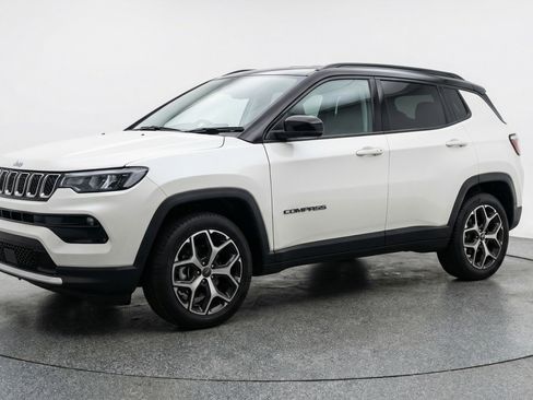 Used 2025 Jeep Compass Limited image 3