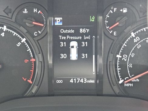 Certified 2024 Toyota 4Runner SR5 AWD/4WD image 23