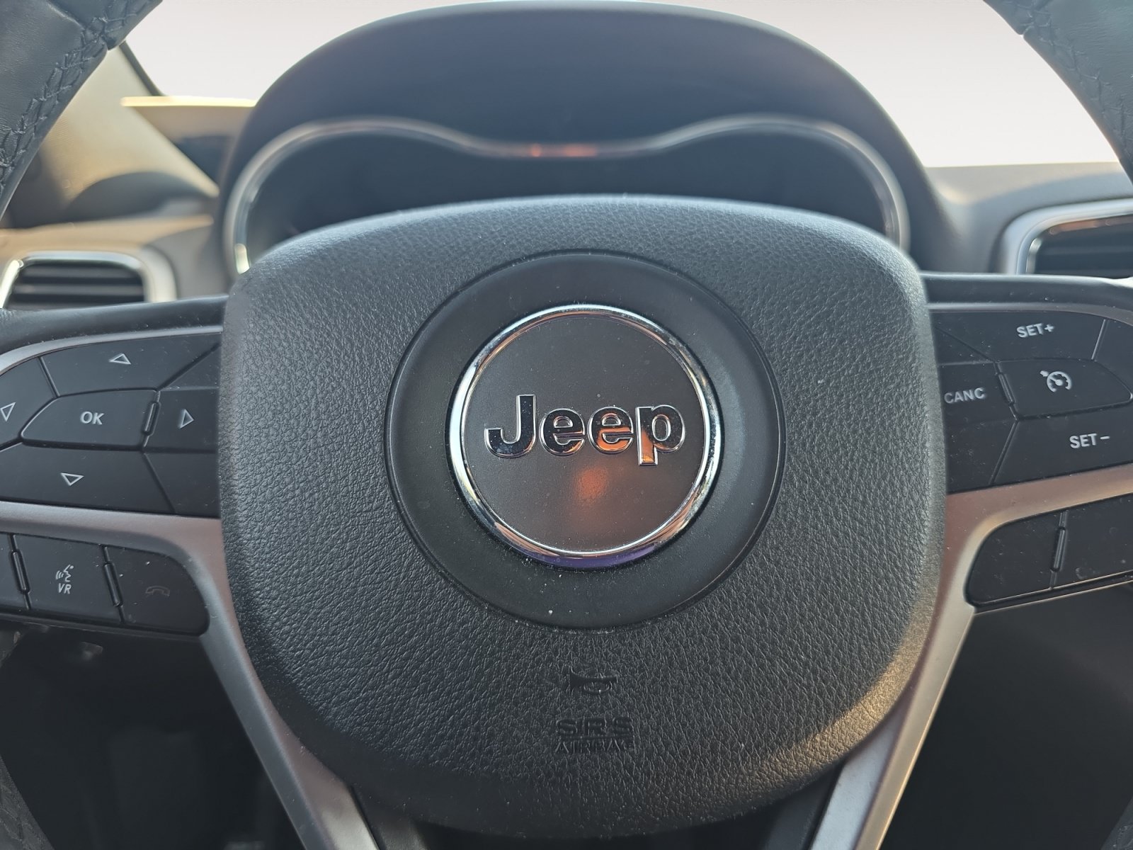 Used 2018 Jeep Grand Cherokee Altitude RWD image 11