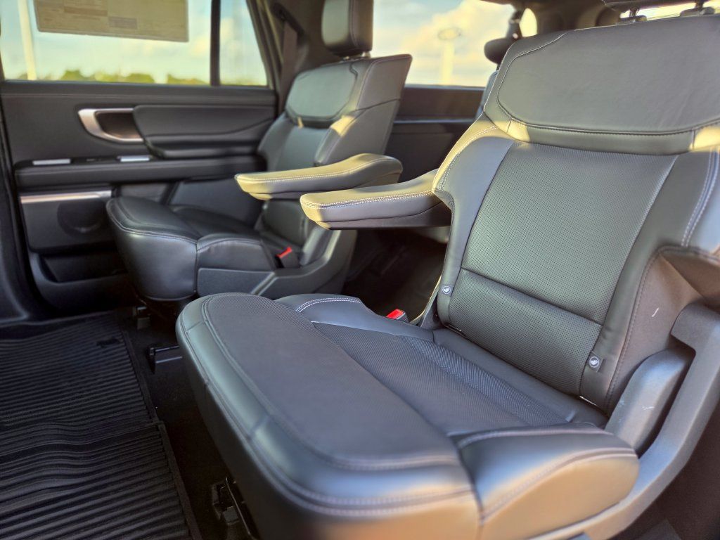New 2026 Ford Expedition Max Platinum w/ Stealth Appearance Package AWD/4WD image 18