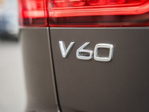 Used 2024 Volvo V60 B5 Cross Country Ultimate w/ Protection Package Premier image 9