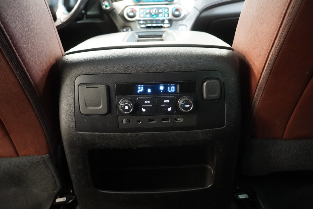 Used 2020 Chevrolet Suburban Premier w/ Premier Plus Edition AWD/4WD image 34