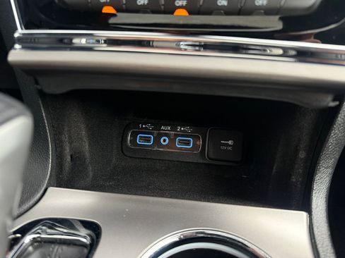 Used 2019 Jeep Grand Cherokee Altitude image 26